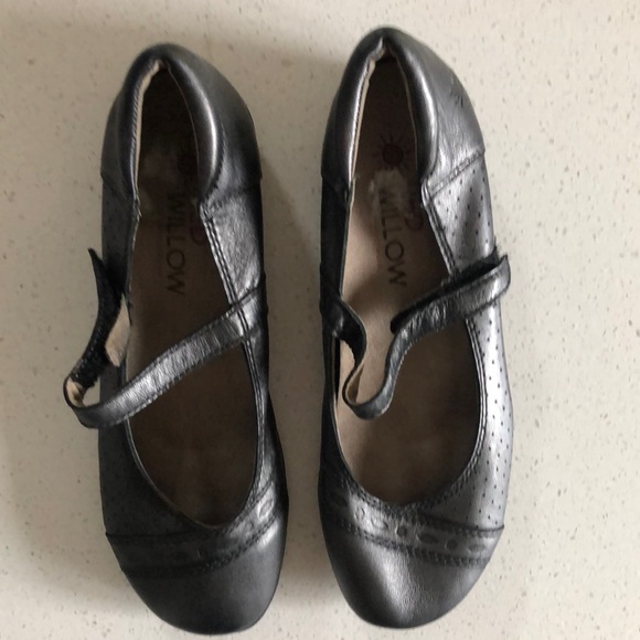 Red Willow Shoes Dark Grey Metallic Flats Poshmark